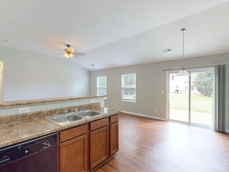 10612 Kempsford Dr — Photo 4