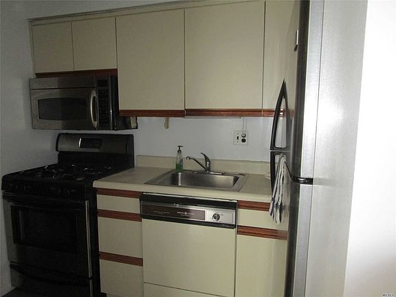 4th image of 6855 Cloverdale Blvd