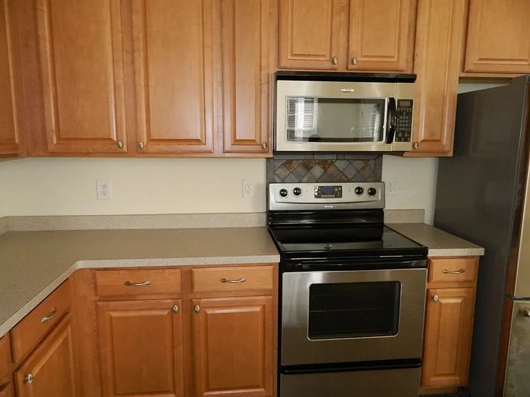 1027 Remington Oaks Cir — Photo 6