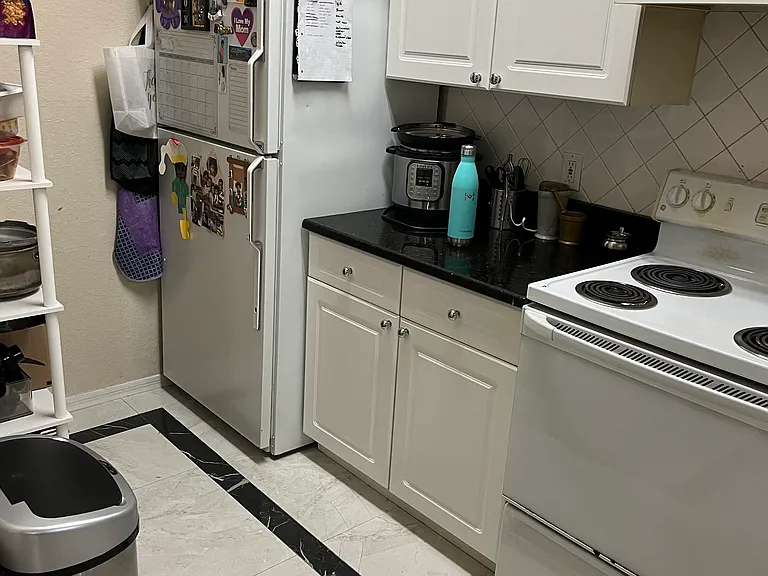 18001 Richmond Place Dr #423 — Photo 5