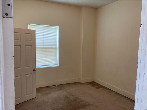 5th image of 918 College St