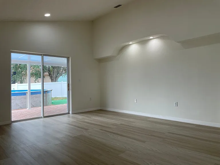658 Sierra Cir — Photo 6
