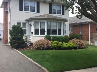 38-32 205th St, Flushing, NY 11361