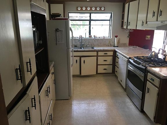 4th image of 410 Herrick Ave