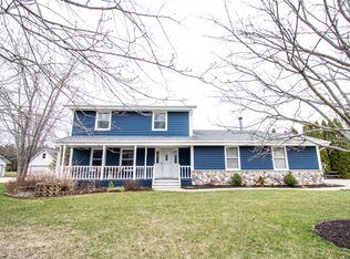 W362S2235 Lisa Ln, Dousman, WI 53118