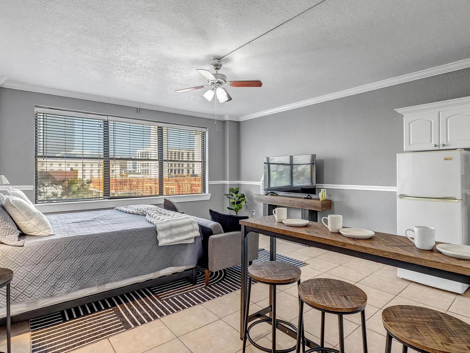 Studio, 425 sqft, $1,145 — Photo 2