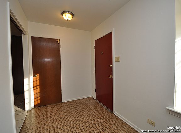 3rd image of 531 Green Meadow Blvd
