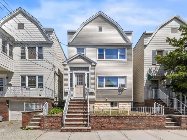 81 W 3rd St, Bayonne, NJ 07002