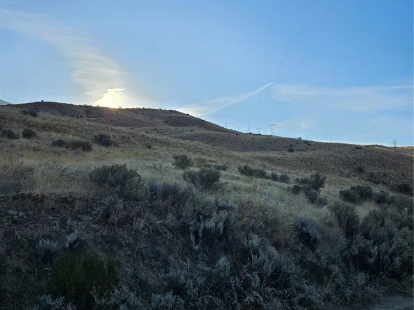 8 Blue Grade Road, East Wenatchee, WA 98802