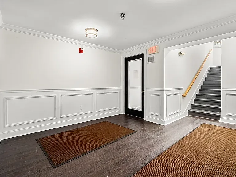 112 Main St #8 — Photo 17