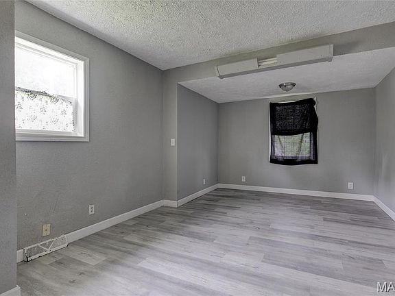 5th image of 2306 Elizabeth St