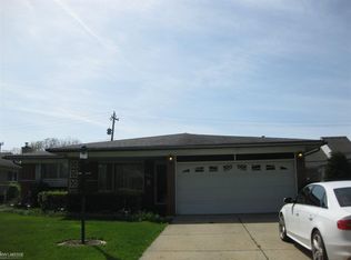 33167 Sherwood Forest Dr, Sterling Heights, MI 48310