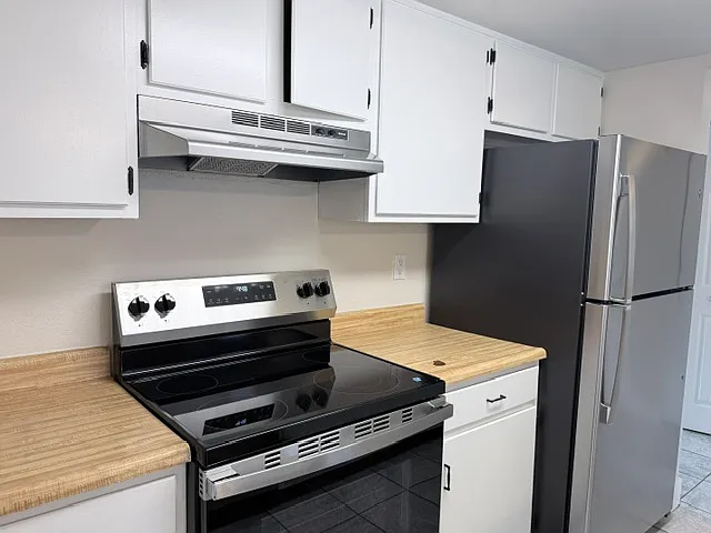 Kitchen side 2