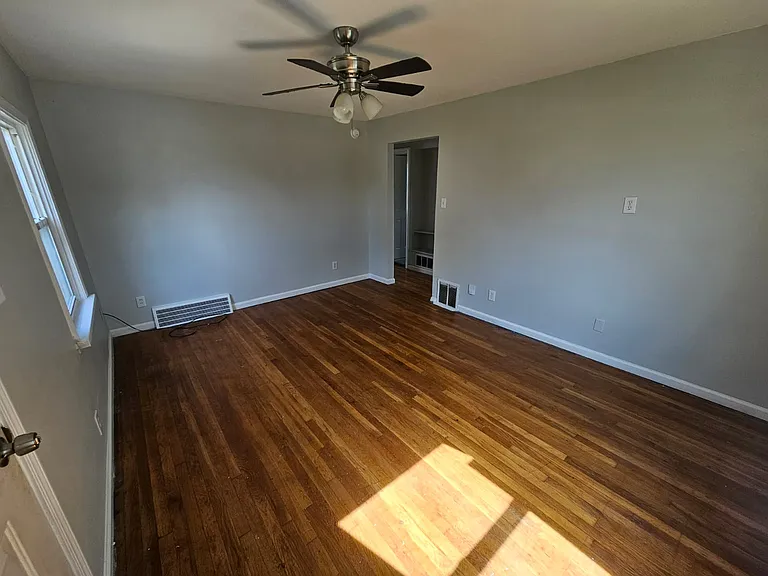 20630 Morris Ave — Photo 11