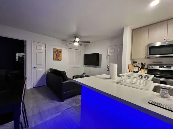 3674 Barham Blvd, Los Angeles, CA 90068
