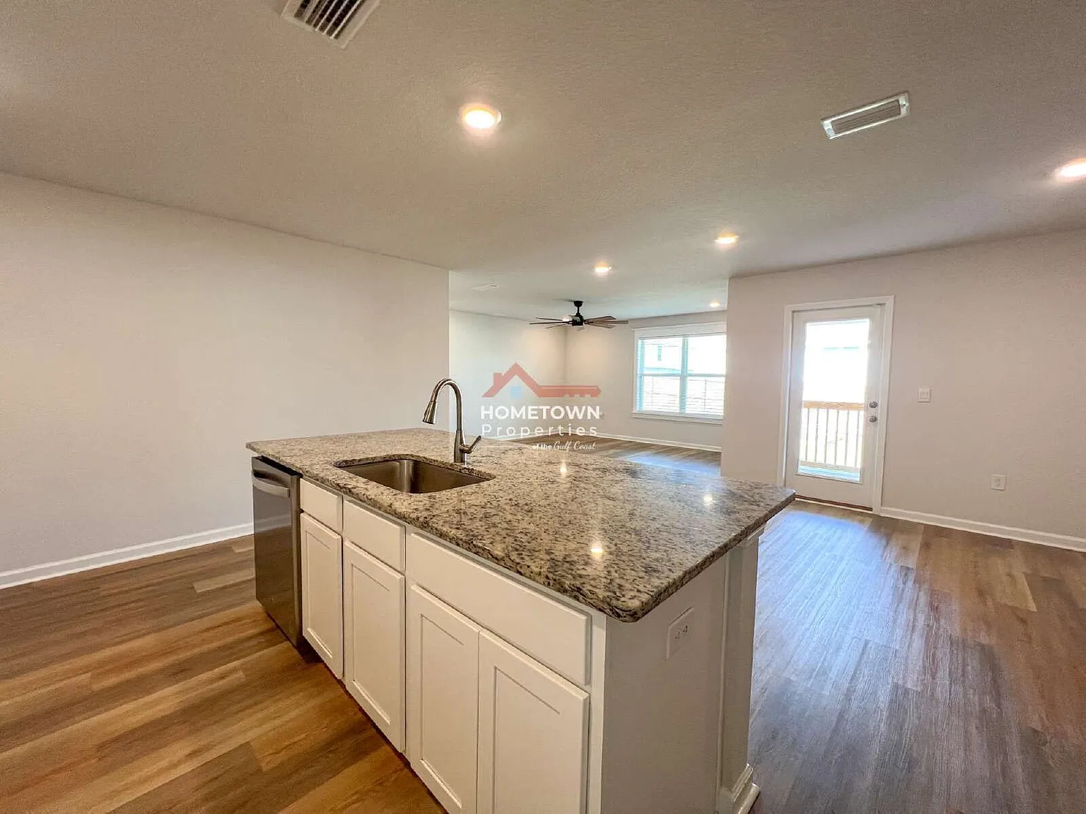 4 bed, 2.0 bath, 1787 sqft, $1,950 — Photo 4