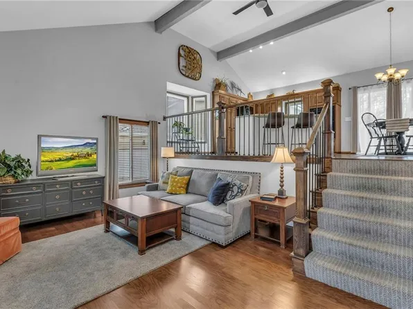 8574 Hauser Ct, Lenexa, KS 66215