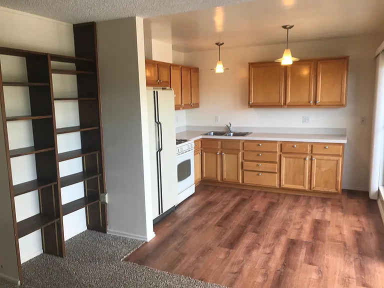 1423 Harbor View Dr #10 — Photo 3