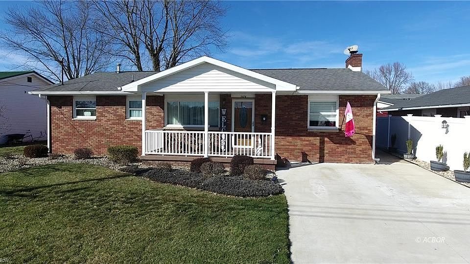 1st image of 1578 Lois St