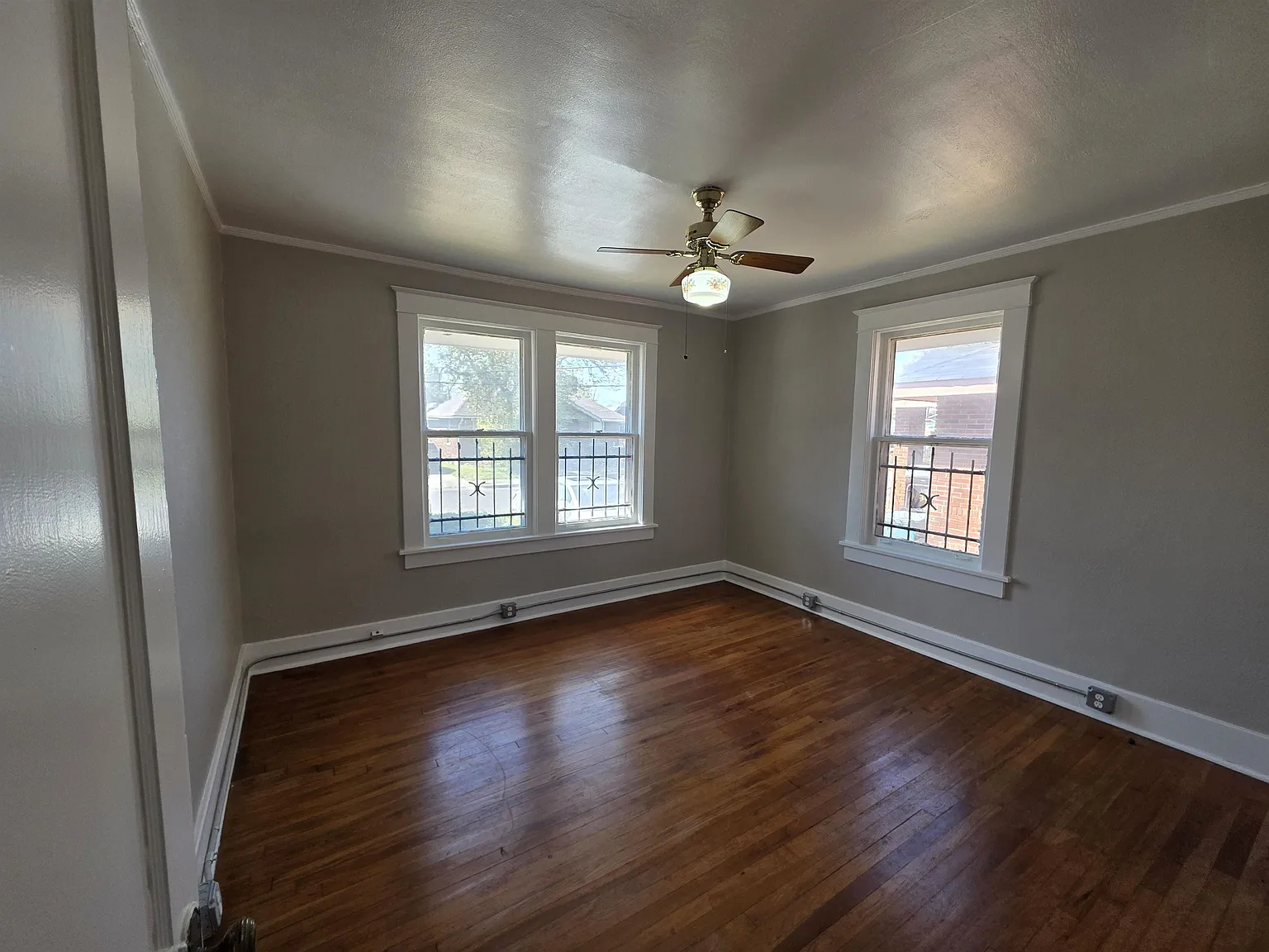 3 bed, 2.0 bath, 1516 sqft, $1,100 — Photo 2