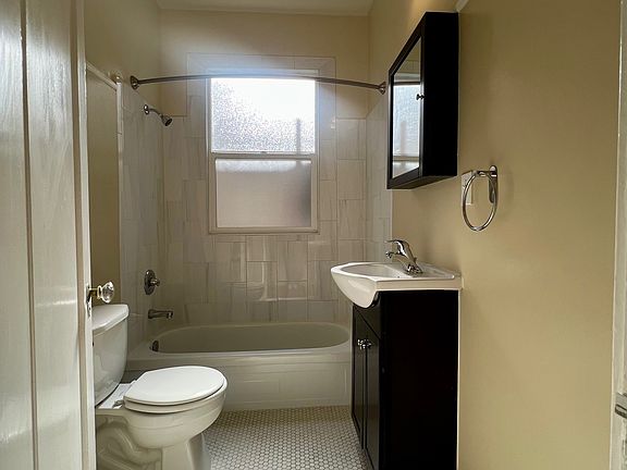 2nd image of 955 Pine St APT 44