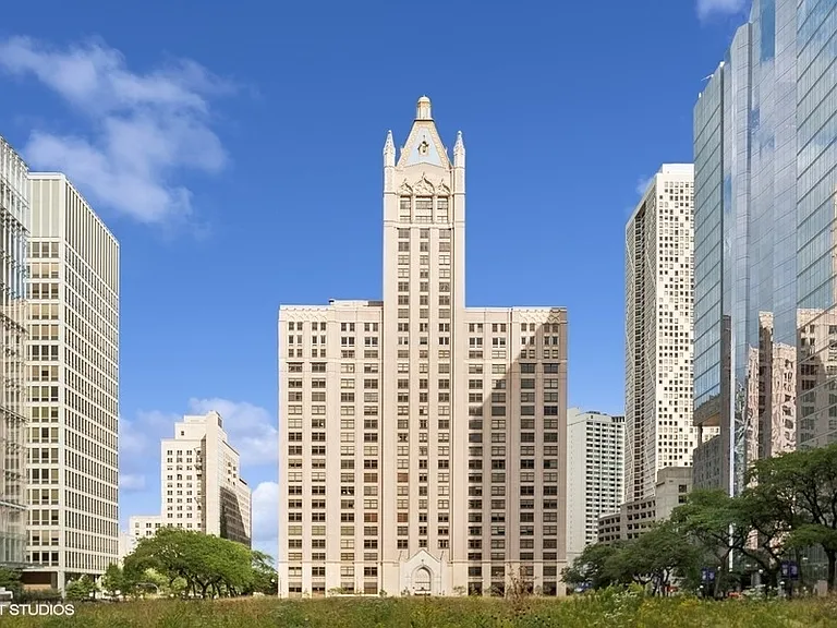 680 N Lake Shore Dr #1415 — Photo 1
