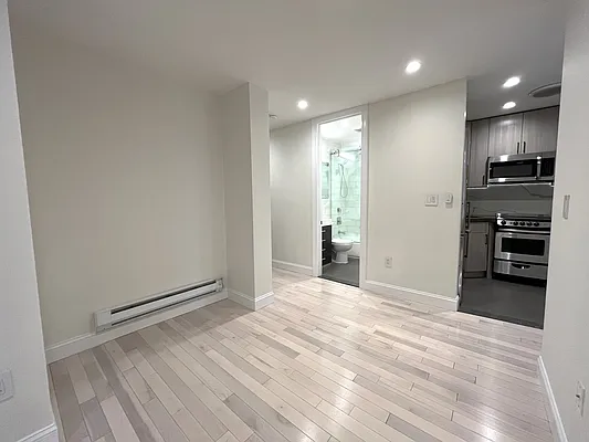 Rented by Akam Sales and Brokerage | media 17