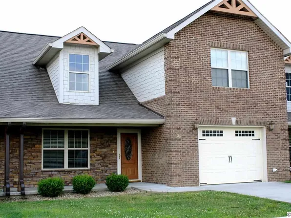 3005 Villas Creekside Dr, Dandridge, TN 37725