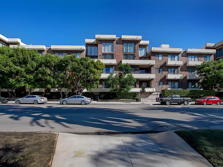 1880 Veteran Ave #105 — Photo 41
