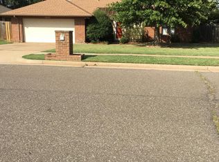 2805 Countrywood Ln, Edmond, OK 73012