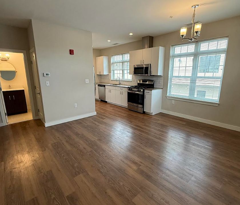 1st image of 10 Myrtle St APT 52A