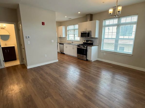 10 Myrtle St APT 52A