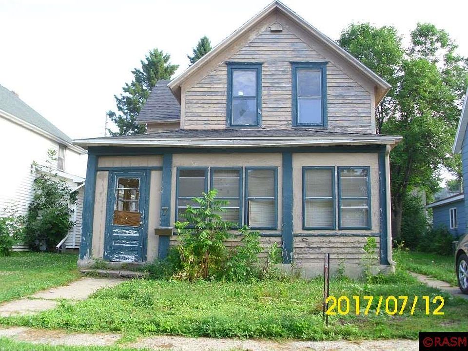 1st image of 7 1st St SE