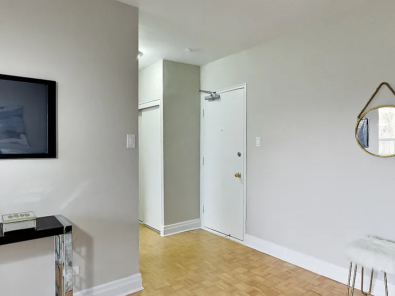 42 Glen Elm Ave #206 — Photo 38
