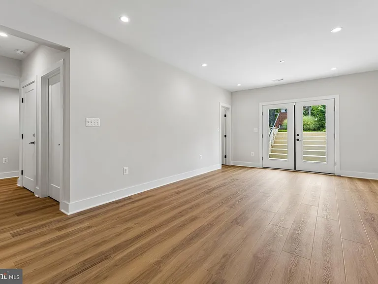 6101 Berkshire — Photo 19
