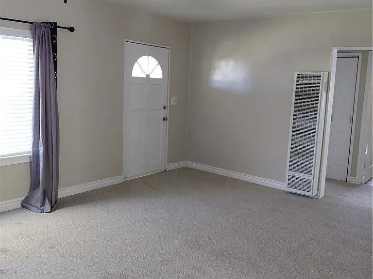 974 Edgar Ave — Photo 4