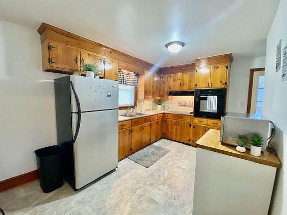 5th image of 375 W Woodlawn Dr