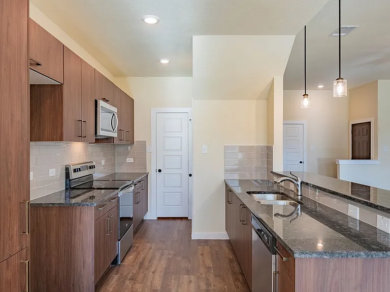 720 Blackland Dr — Photo 4