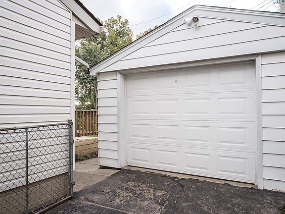 3rd image of 31245 Windsor St