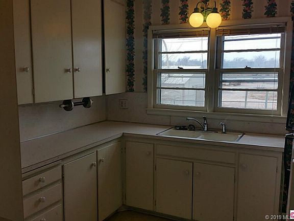 3rd image of 1706 S Lakewood Ave