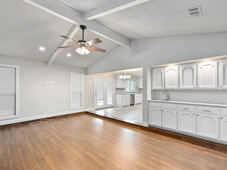 6728 Fair Meadows Dr — Photo 3