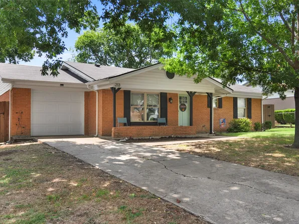 213 Mildred Ln, Benbrook, TX 76126