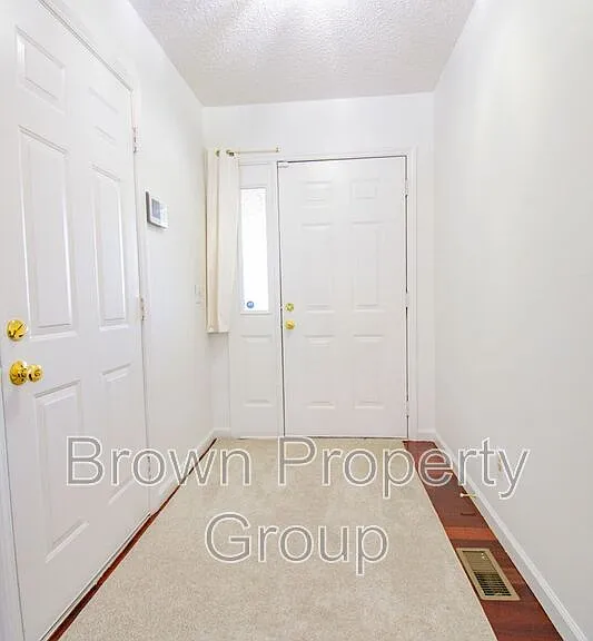20 N Hillside Dr — Photo 2
