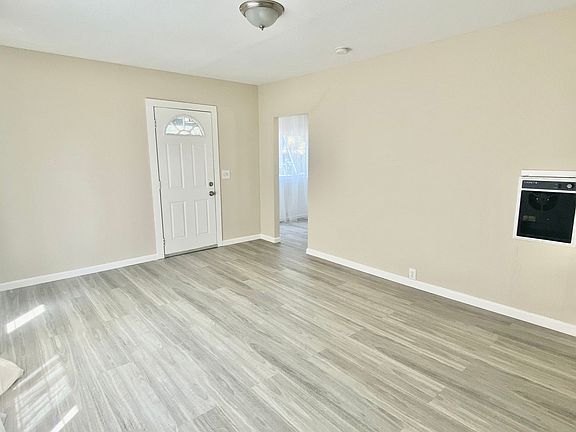 4th image of 990 42nd St #994