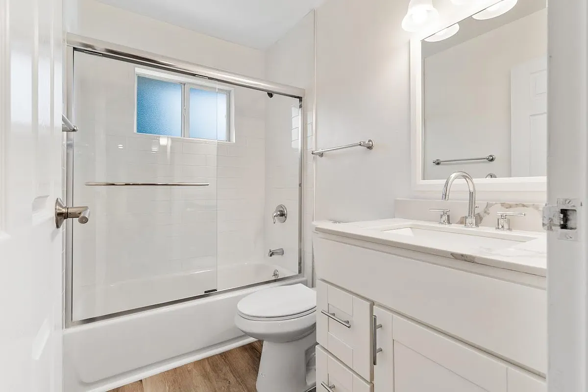 Building Photo - 3035 Webster St #6B