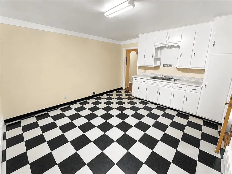 223 W Washington Ave #1-B — Photo 2