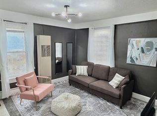 720 E Ave Nw APT 3, Cedar Rapids, IA 52405