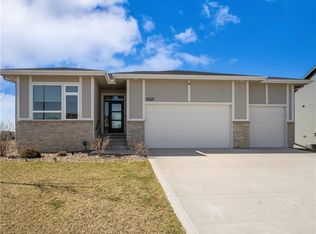 1025 Spruce St, Waukee, IA 50263