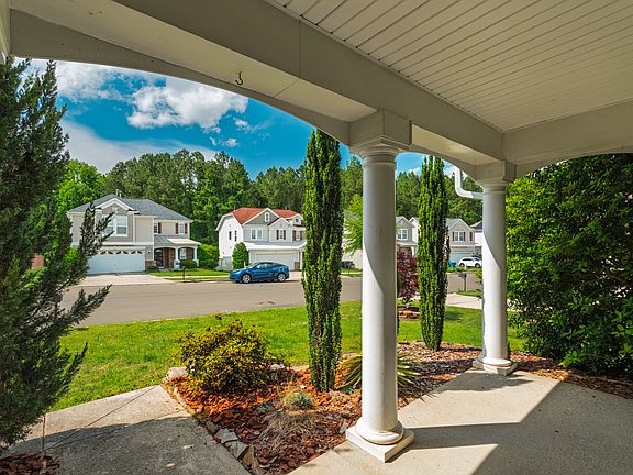 4th image of 506 Pebblestone Dr
