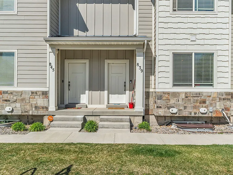 839 S 1760 E — Photo 22